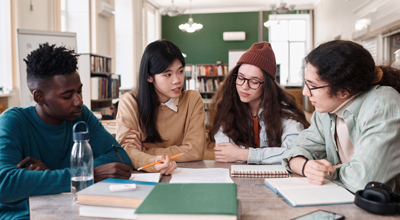 学習に集中するためには自分に適した勉強スポットが必要ですよね。誰かと一緒に勉強した方が課題が捗る人、一人で黙々と課題を進めたほうが集中できる人、皆さん学習方法に好みがあると思います。LCCはいろいろな建物で勉強スポットを提供しているので、きっとあなたも好みの勉強スポットを見つけることができると思います!