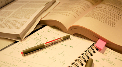 Finals week can be stressful. Your schedule is full, your brain feels tired, and you might be drinking more coffee than water. Whether this is your first time or you’ve done it before, it’s normal to feel overwhelmed. But don’t worry — you’re not alone, and there are ways to make finals easier.