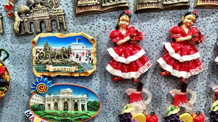 souvenier items of Spanish culture including: dancers, goods, art, buildings, and site seeing locations