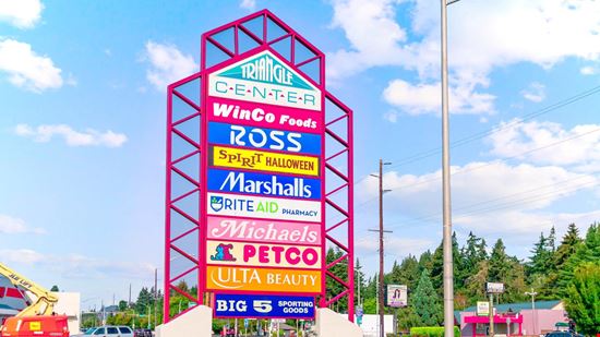 Triangle Shopping mall in Longview washinton entrance sign with stores such as Winco, Ross. Marshalls, Petco and Big 5.